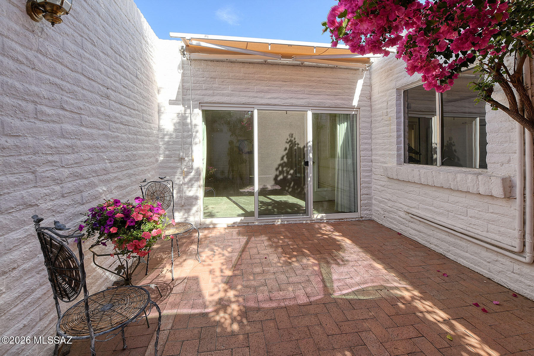 719 West Las Lomitas Road Tucson, AZ 85704 - Photo 34 of 44 a front view of a house with a porch