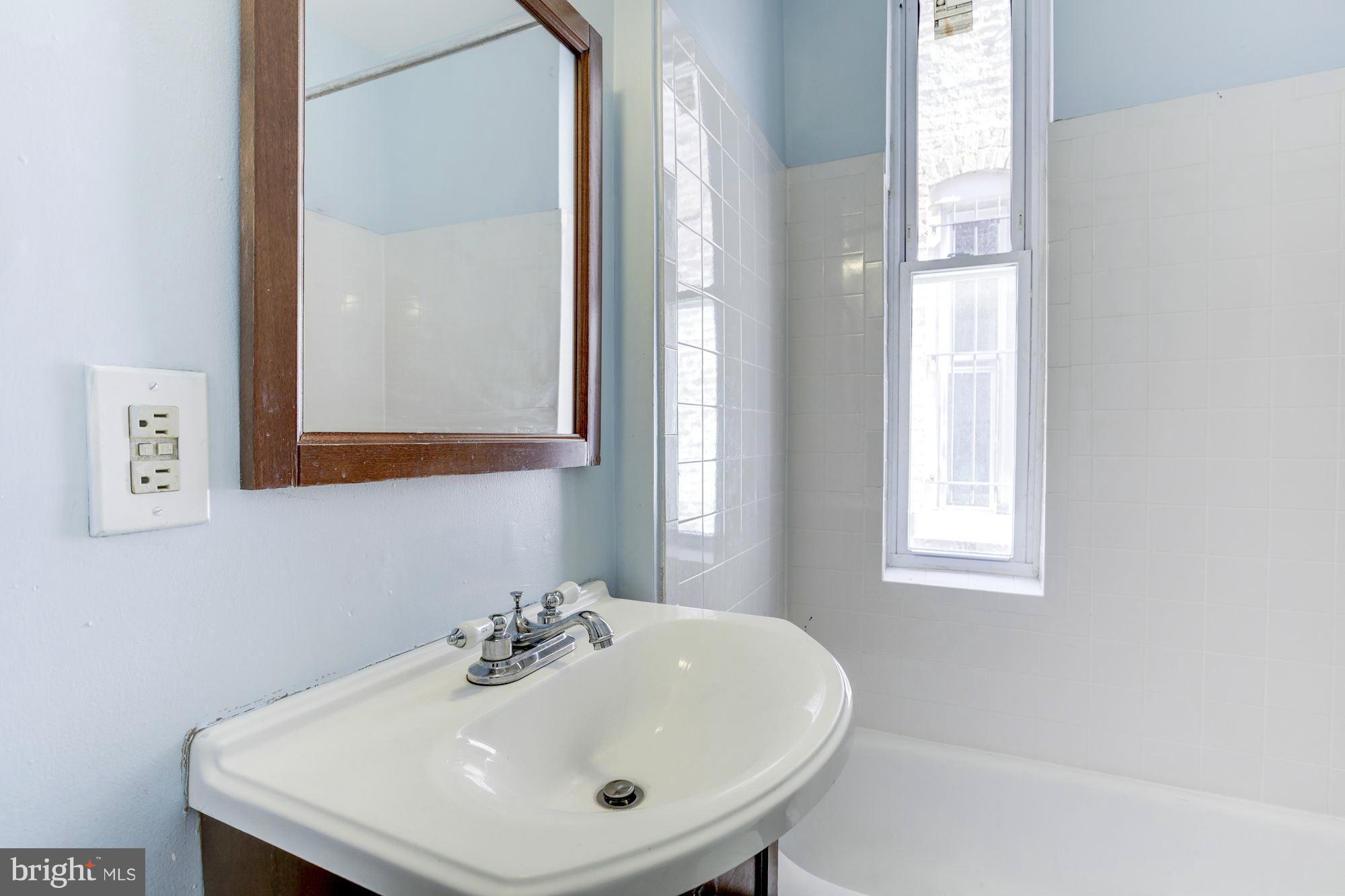 604 R Street Northwest Washington, DC 20001 - Photo 30 of 30 Bath