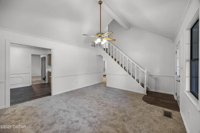 a view of a livingroom with a ceiling fan
