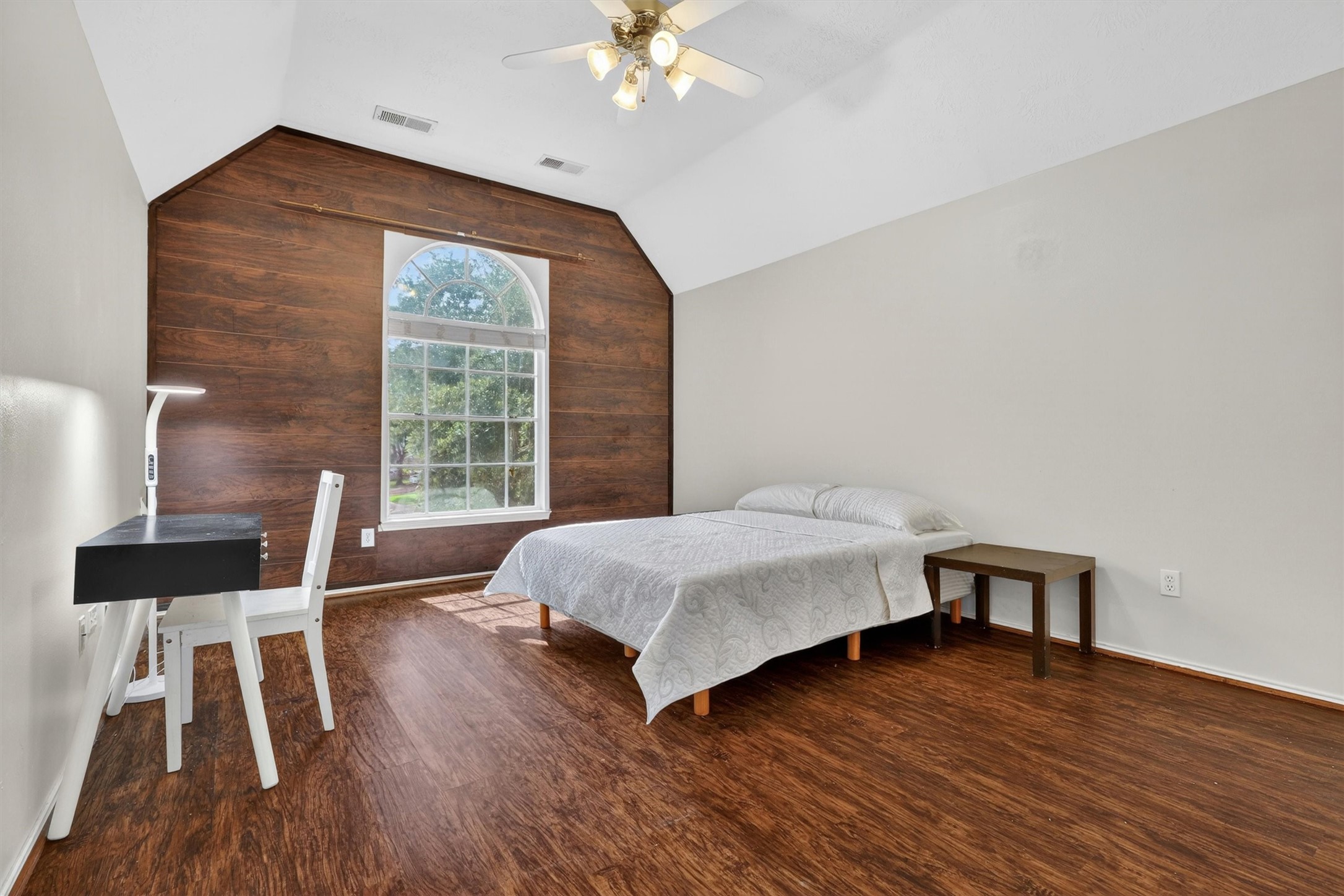 10054 Rio Bravo Road Houston, TX 77064 - Photo 24 of 41 Spacious primary with lots of natural light