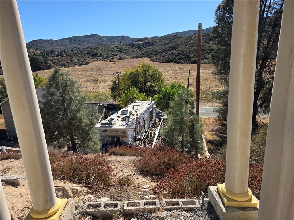 42530 Ranch Club Road Lake Elizabeth, CA 93532 - Photo 3 of 3 a view of a chairs and table in patio