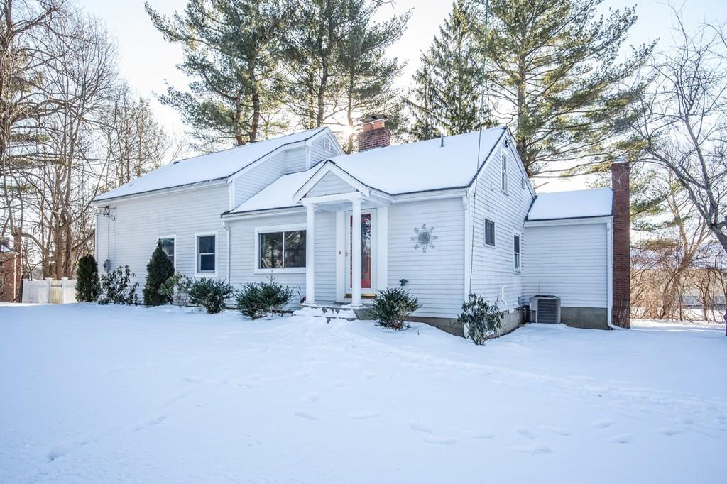 15 Maple Street Topsfield, MA 01983 - Photo 1 of 22 Gallery Image 1