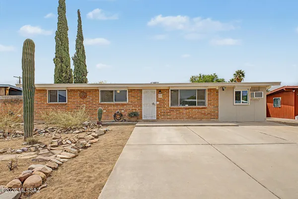 $2,000 | 223 West Knox Drive, Tucson, AZ 85705