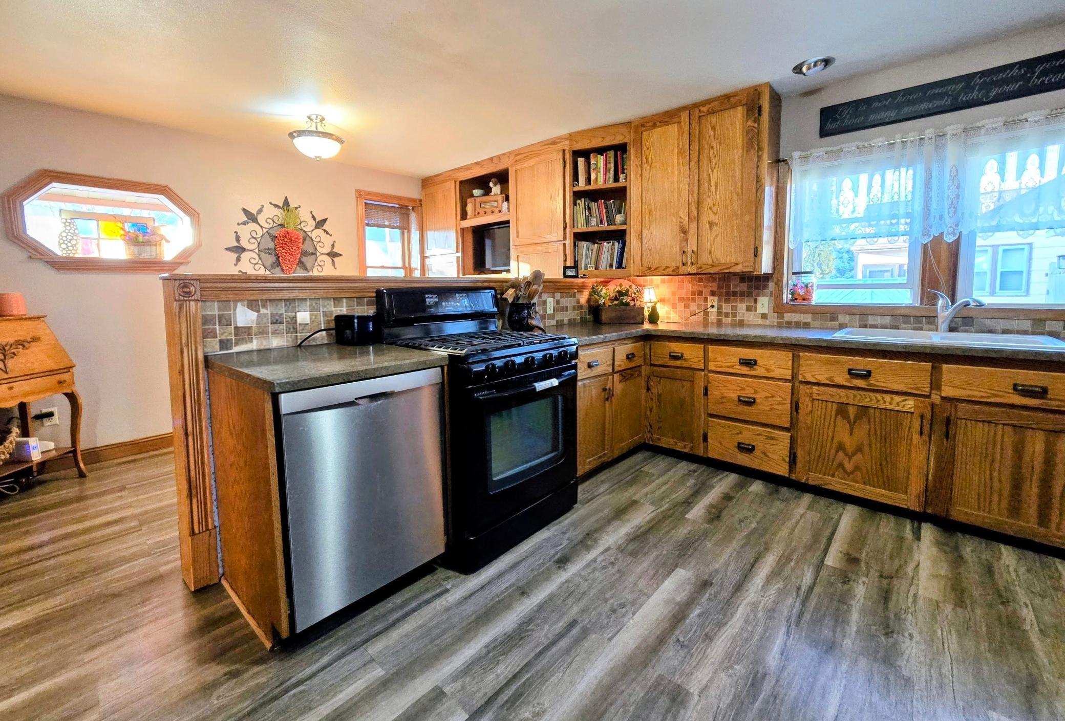 321 5th Avenue Southeast Pipestone, MN 56164 - Photo 10 of 58