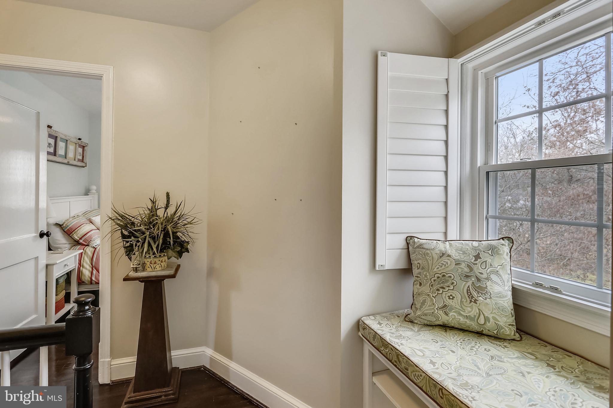 8404 Rayburn Road Bethesda, MD 20817 - Photo 33 of 54 Sweet window seat