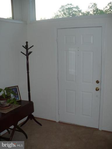 8623 Reseca Lane Springfield, VA 22152 - Photo 3 of 23 Entrance / Foyer