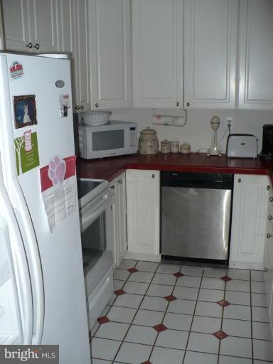 8623 Reseca Lane Springfield, VA 22152 - Photo 9 of 23 Kitchen