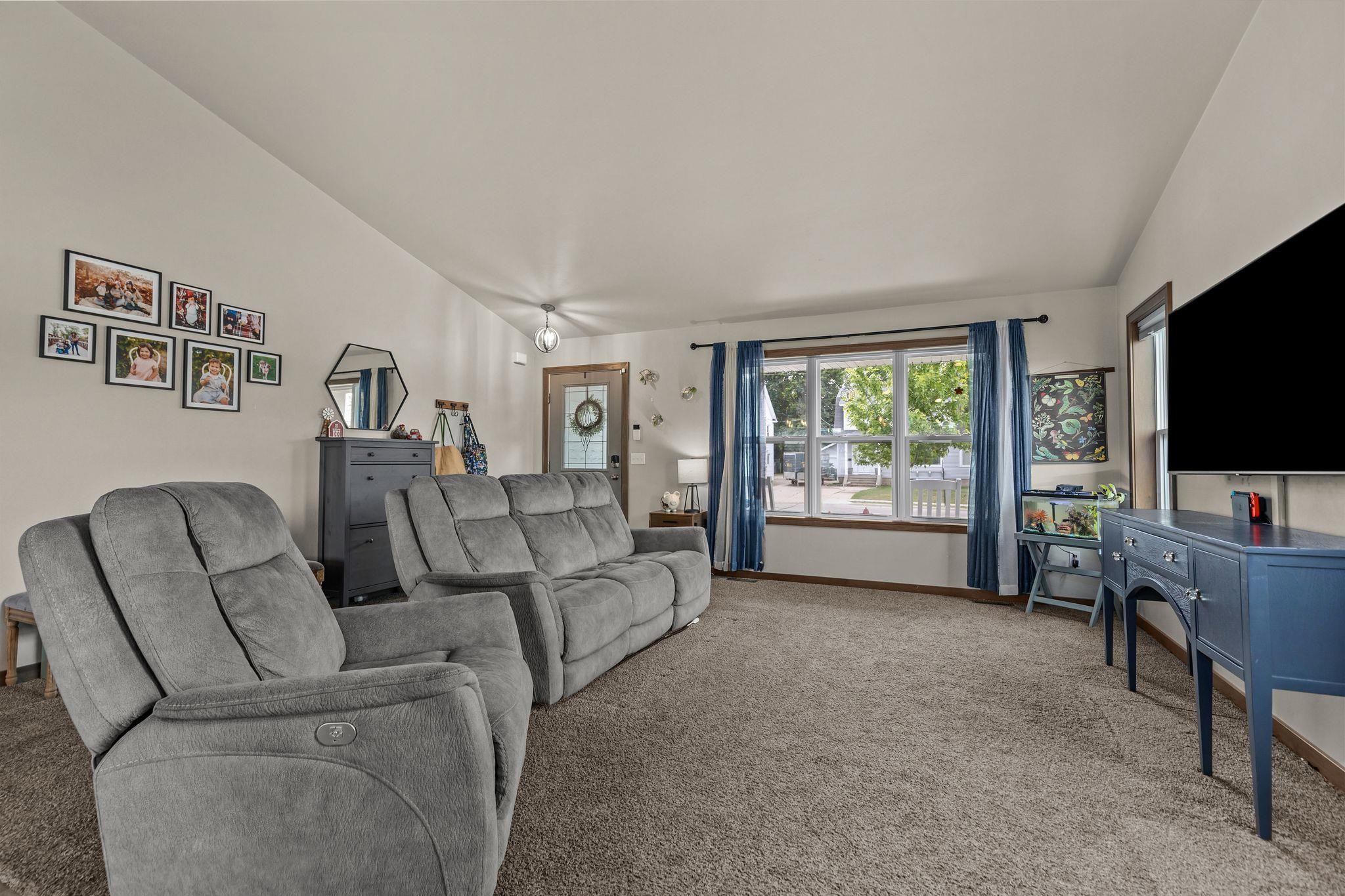 607 West 5th Street Shawano, WI 54166 - Photo 8 of 33
