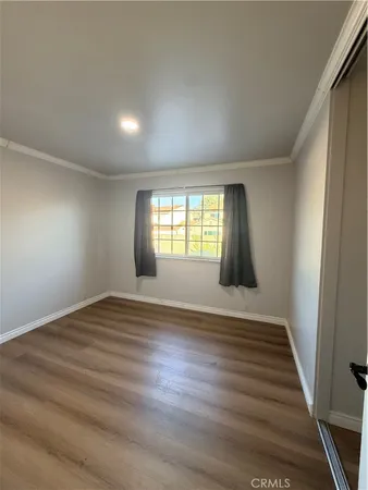 a view of empty room with window