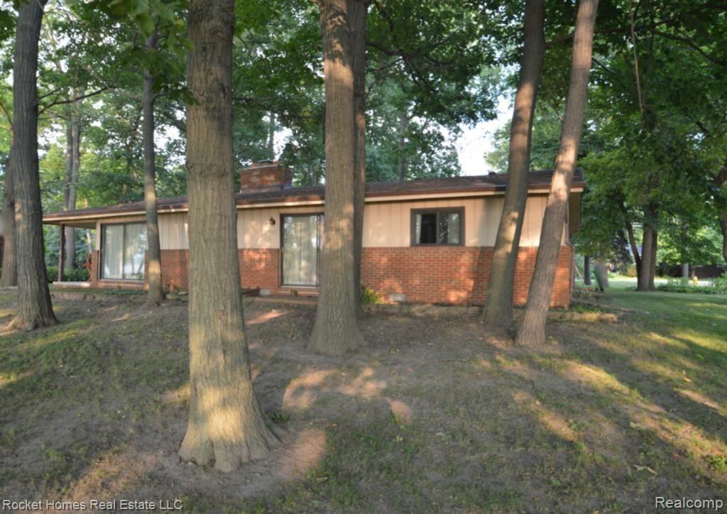 18440 Meridian Road Grosse Ile, MI 48138 - Photo 33 of 41 DSC_0106.jpg