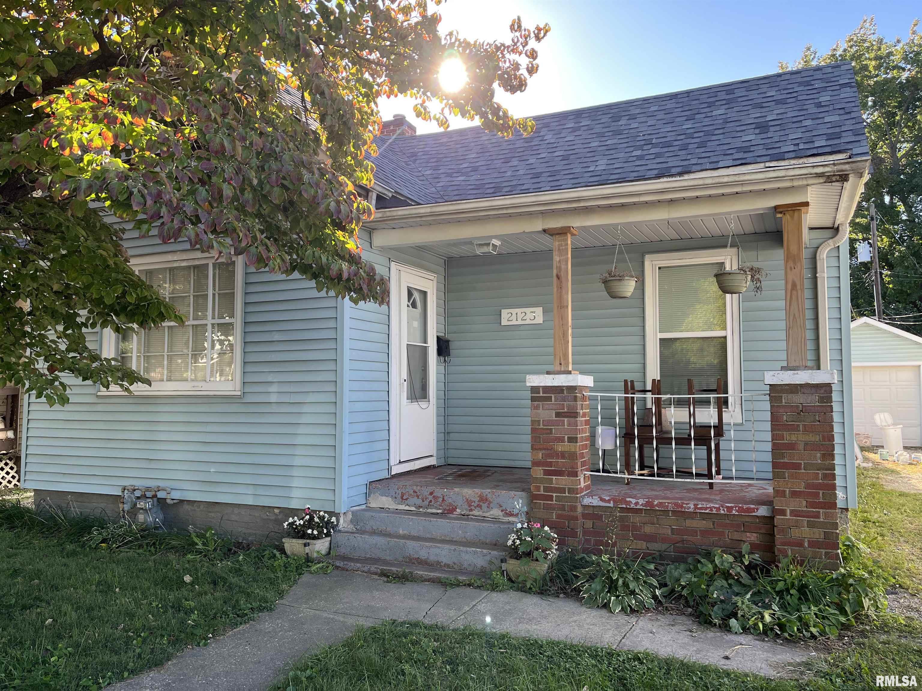 2123 North 17th Street Springfield, IL 62702 - Photo 1 of 7