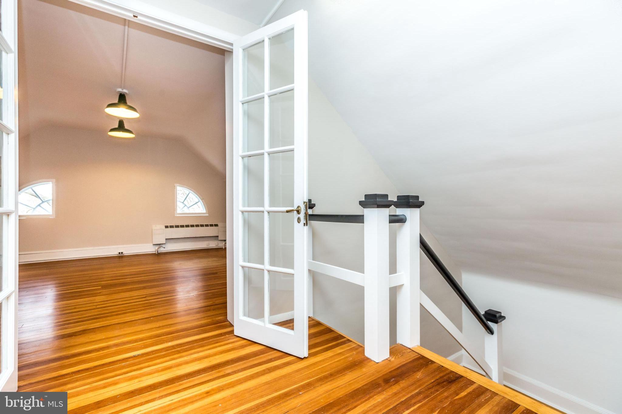 601 Somerset Road Baltimore, MD 21210 - Photo 44 of 52 Thurd floor landing
