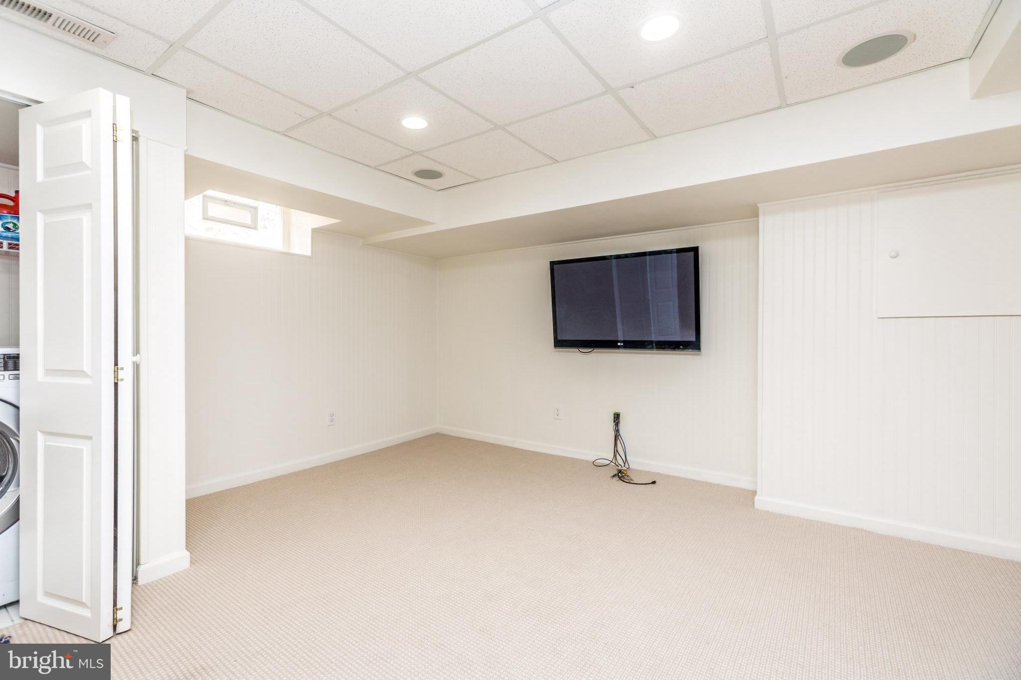 601 Somerset Road Baltimore, MD 21210 - Photo 46 of 52 Lower level family living area