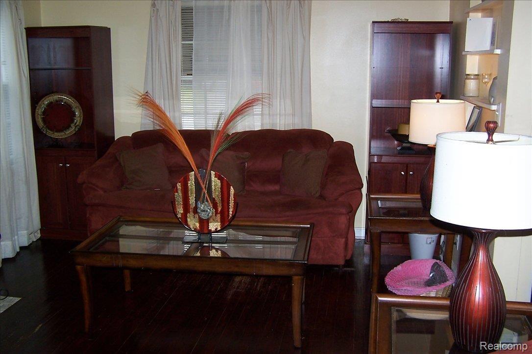 11652 Nottingham Road Detroit, MI 48224 - Photo 4 of 18 100_3995