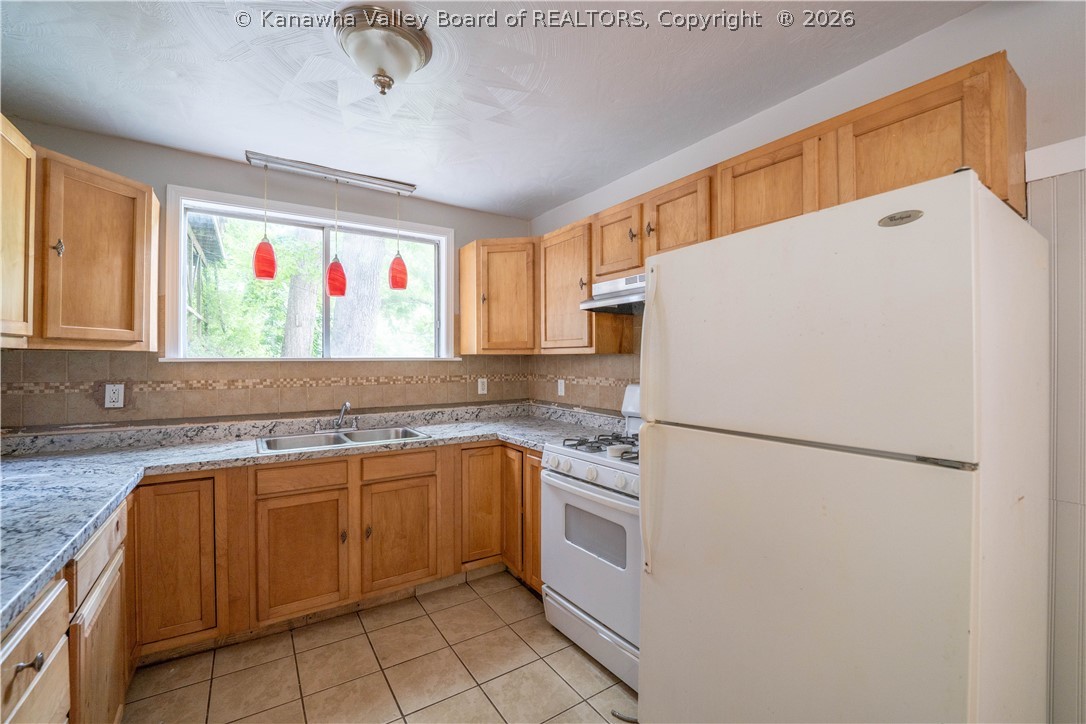 909 South Park Road Charleston, WV 25304 - Photo 5 of 13 Gallery Image 5