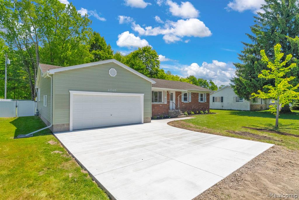 4046 State Road Fort Gratiot, MI 48059 - Photo 3 of 38