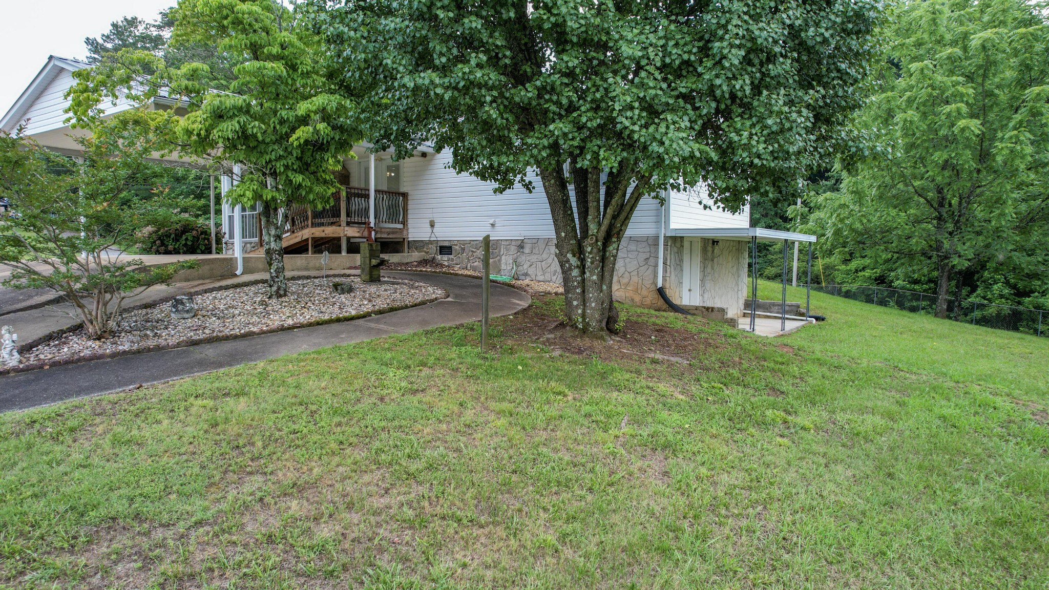 428 Caldwell Road Southeast Cleveland, TN 37323 - Photo 81 of 91 a front view of a house with garden