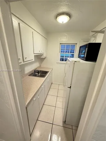 $1,325 | 2020 Madison Street, Unit 2, Hollywood, FL 33020