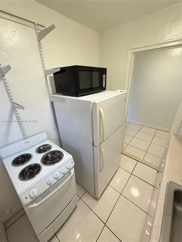 $1,325 | 2020 Madison Street, Unit 2, Hollywood, FL 33020