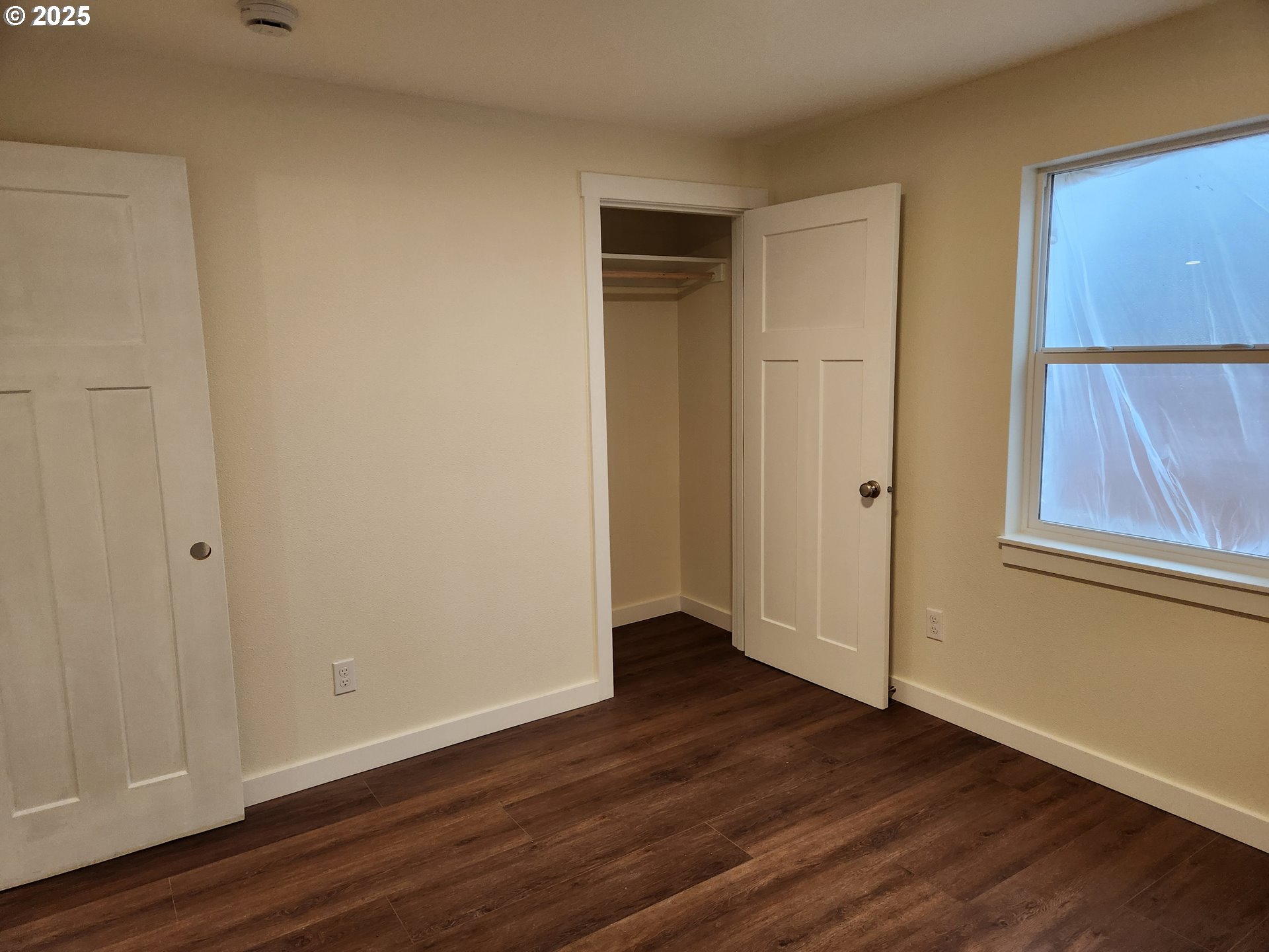 2604 J Street Springfield, OR 97477 - Photo 10 of 11 a view of an empty room with wooden floor and a window
