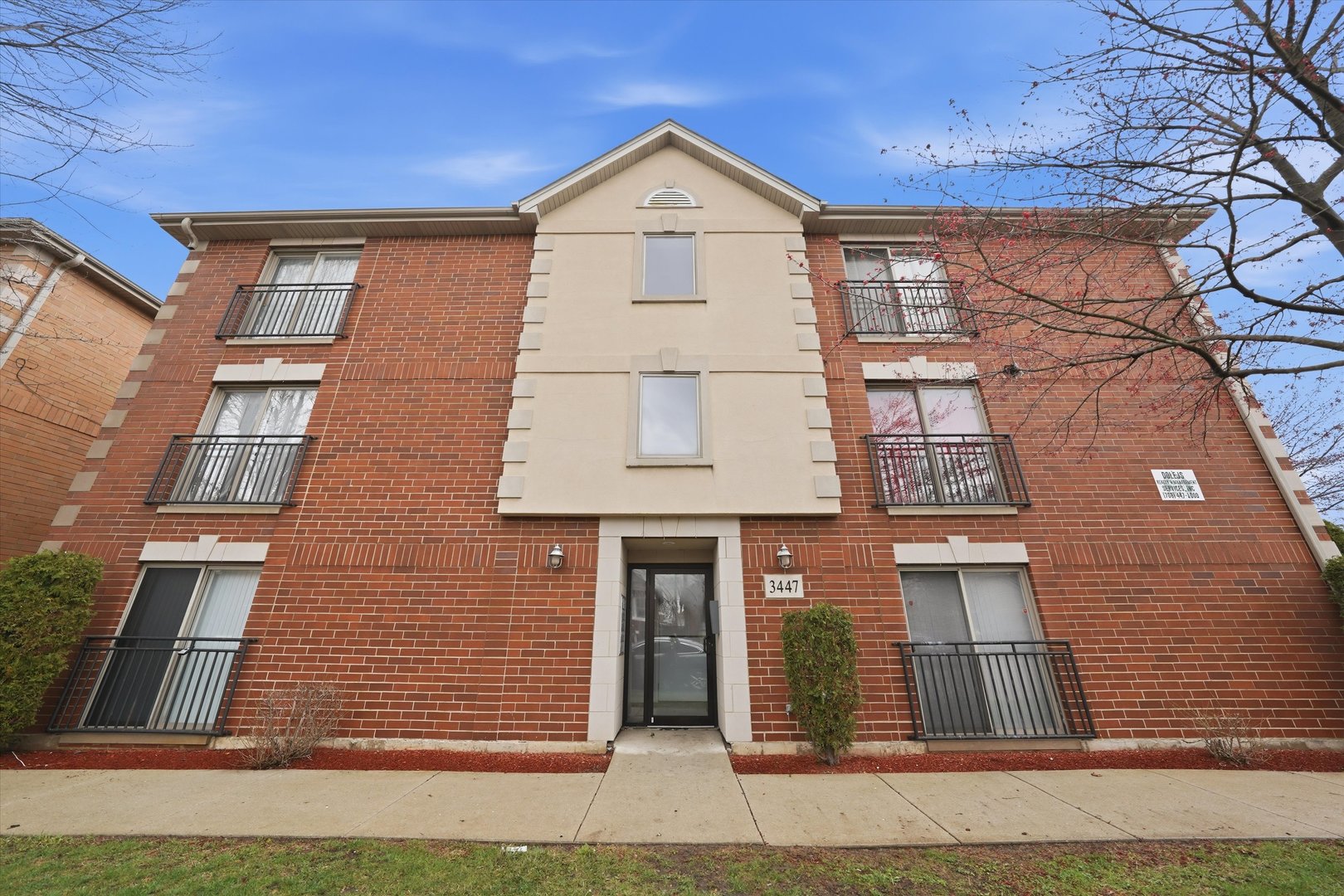 3447 Ridgeland Avenue, Unit 104 Berwyn, IL 60402 - Photo 1 of 12 front view of a house