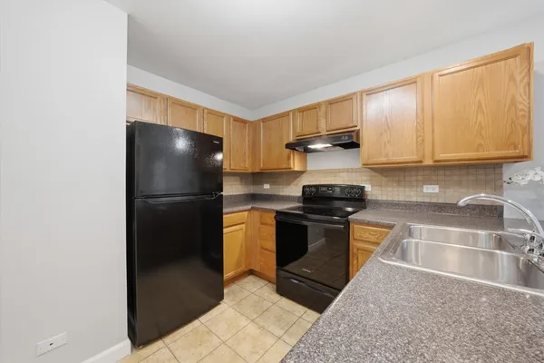$219,000 | 3447 Ridgeland Avenue, Unit 104, Berwyn, IL 60402
