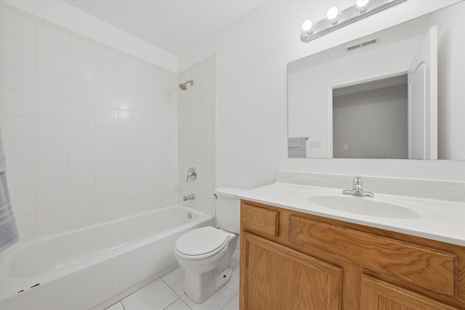3447 Ridgeland Avenue, Unit 104 Berwyn, IL 60402 - Photo 8 of 12 a bathroom with a sink a toilet and a bathtub