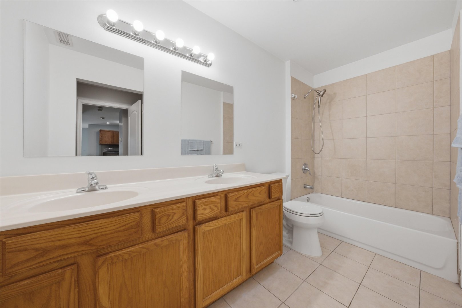 3447 Ridgeland Avenue, Unit 104 Berwyn, IL 60402 - Photo 10 of 12 a bathroom with a toilet a sink a mirror and a bathtub