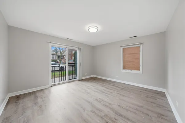 $219,000 | 3447 Ridgeland Avenue, Unit 104, Berwyn, IL 60402