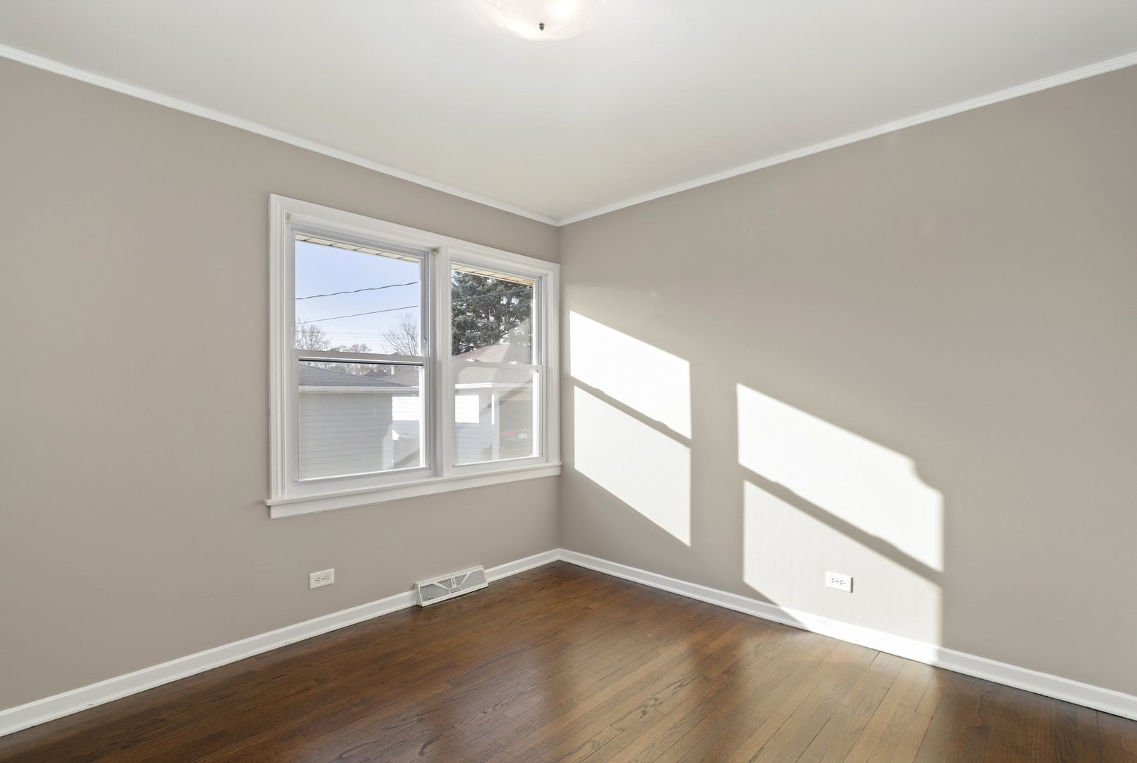 5817 Chicago Avenue Berkeley, IL 60163 - Photo 13 of 26