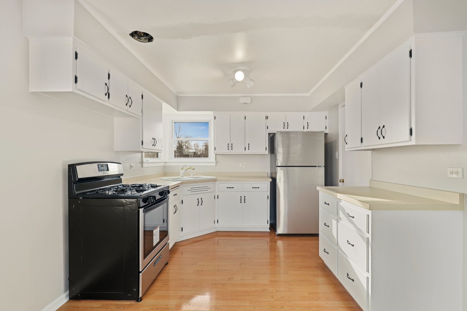 5817 Chicago Avenue Berkeley, IL 60163 - Photo 8 of 26