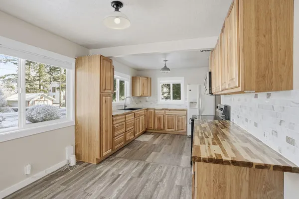 $219,900 | 405 Mc Coy Street, Oakesdale, WA 99158