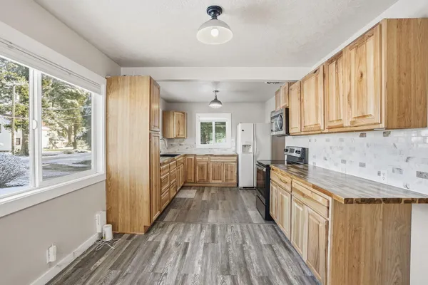 $219,900 | 405 Mc Coy Street, Oakesdale, WA 99158