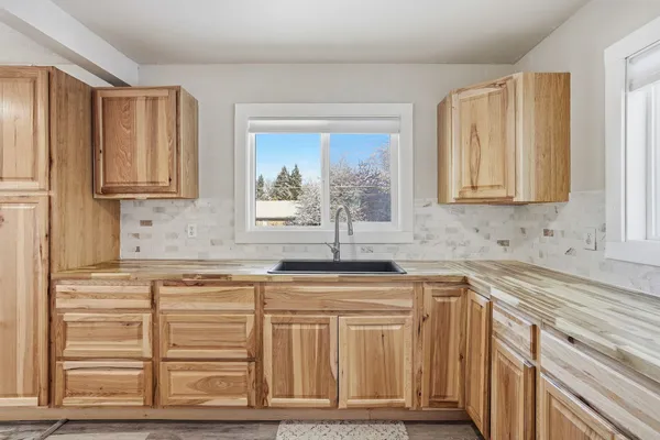 $219,900 | 405 Mc Coy Street, Oakesdale, WA 99158