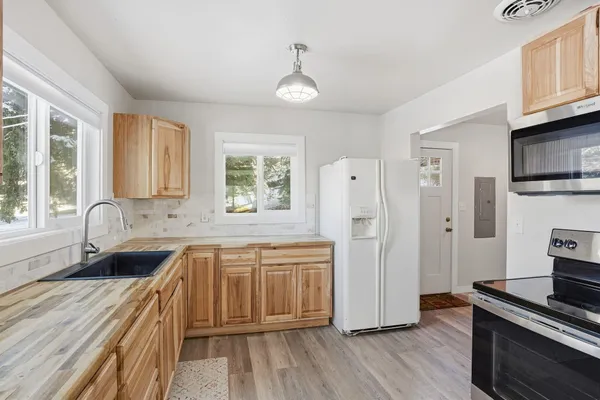 $219,900 | 405 Mc Coy Street, Oakesdale, WA 99158