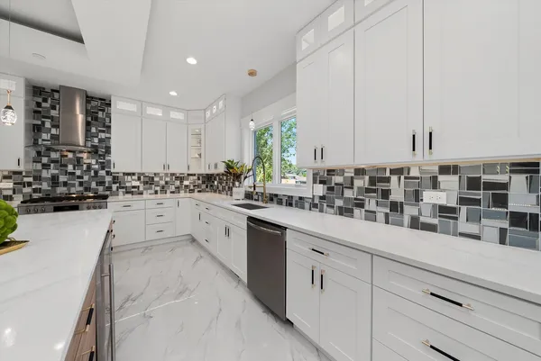 $975,000 | 10441 South 83rd Avenue, Palos Hills, IL 60465
