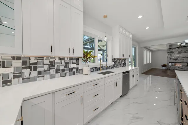 $975,000 | 10441 South 83rd Avenue, Palos Hills, IL 60465