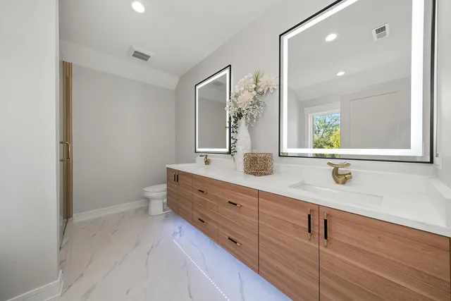 $975,000 | 10441 South 83rd Avenue, Palos Hills, IL 60465