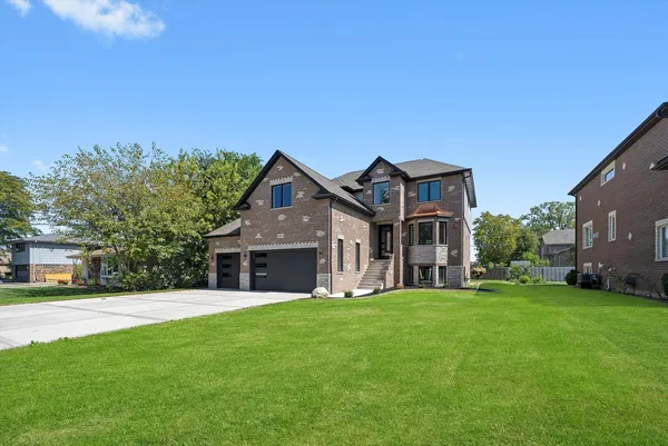 $975,000 | 10441 South 83rd Avenue, Palos Hills, IL 60465