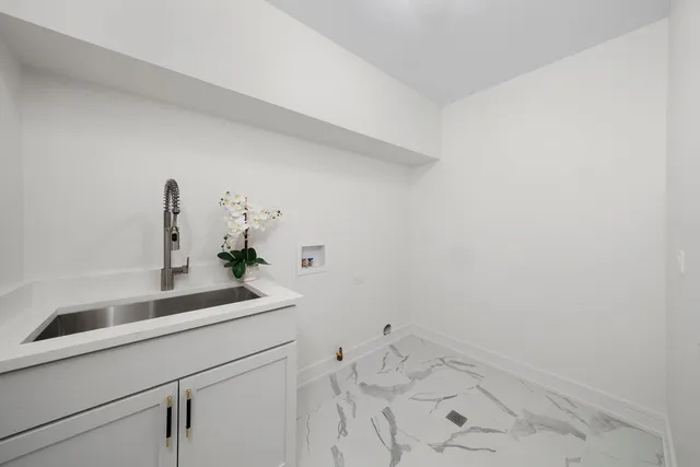 $975,000 | 10441 South 83rd Avenue, Palos Hills, IL 60465