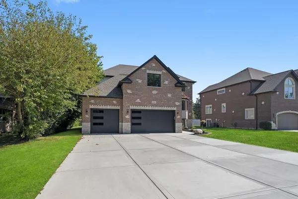 $975,000 | 10441 South 83rd Avenue, Palos Hills, IL 60465