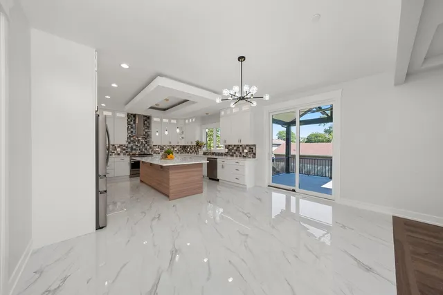 $975,000 | 10441 South 83rd Avenue, Palos Hills, IL 60465