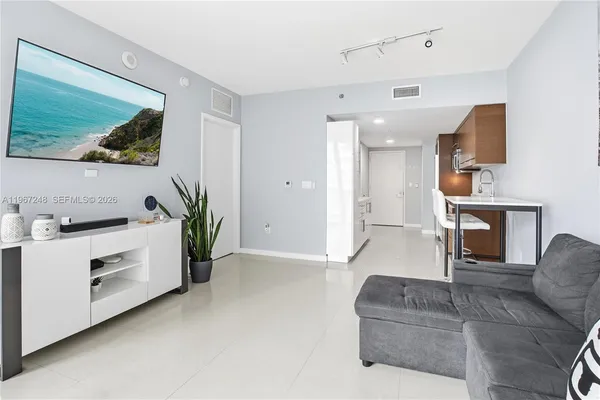 $575,000 | 495 Brickell Avenue, Unit 1608, Miami, FL 33131