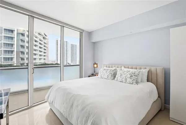 $575,000 | 495 Brickell Avenue, Unit 1608, Miami, FL 33131