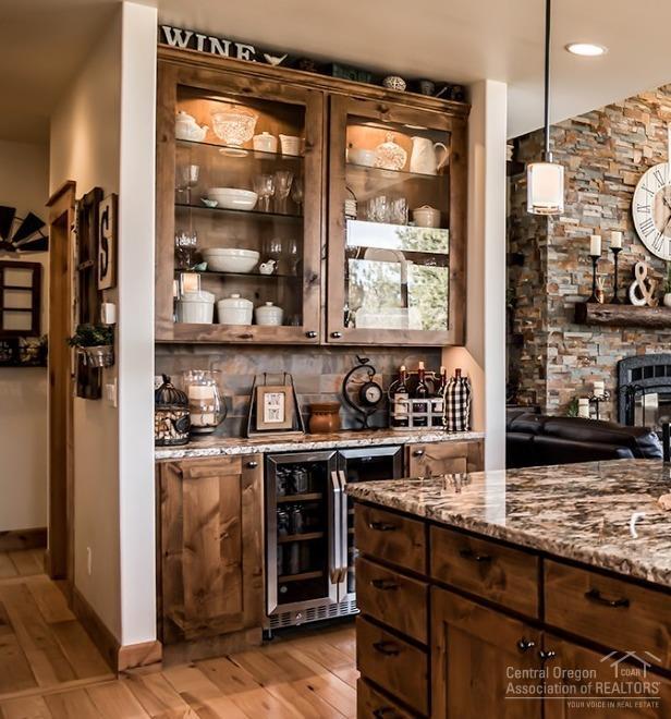 22017 Quebec Court Bend, OR 97702 - Photo 6 of 25 Wine bar