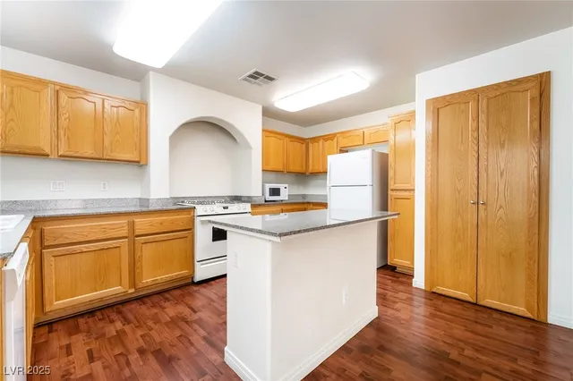 $1,800 | 7275 Phlox Road, Las Vegas, NV 89113