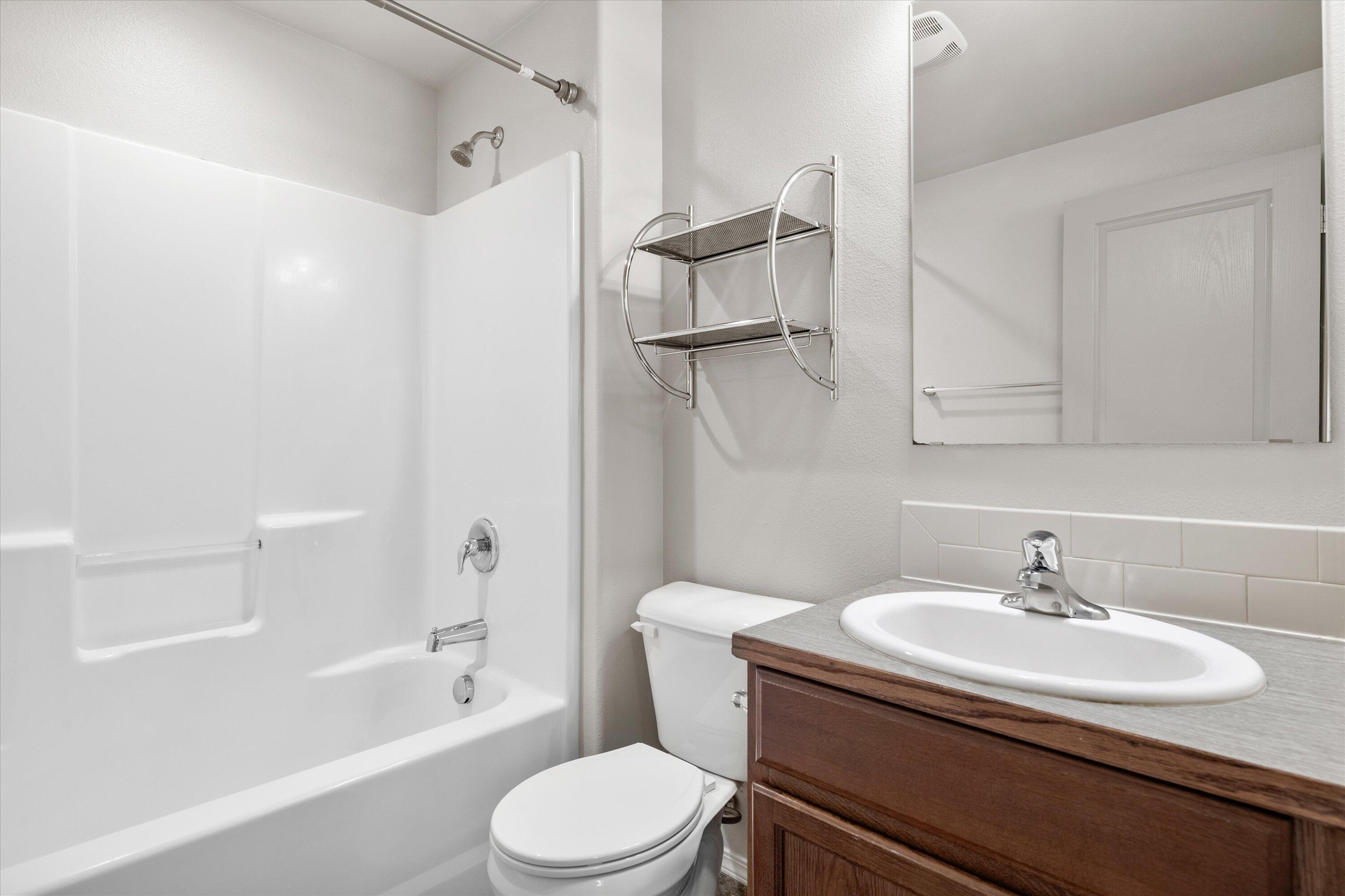 61803 Southeast Rolo Court Bend, OR 97702 - Photo 15 of 23 Primary Bathroom