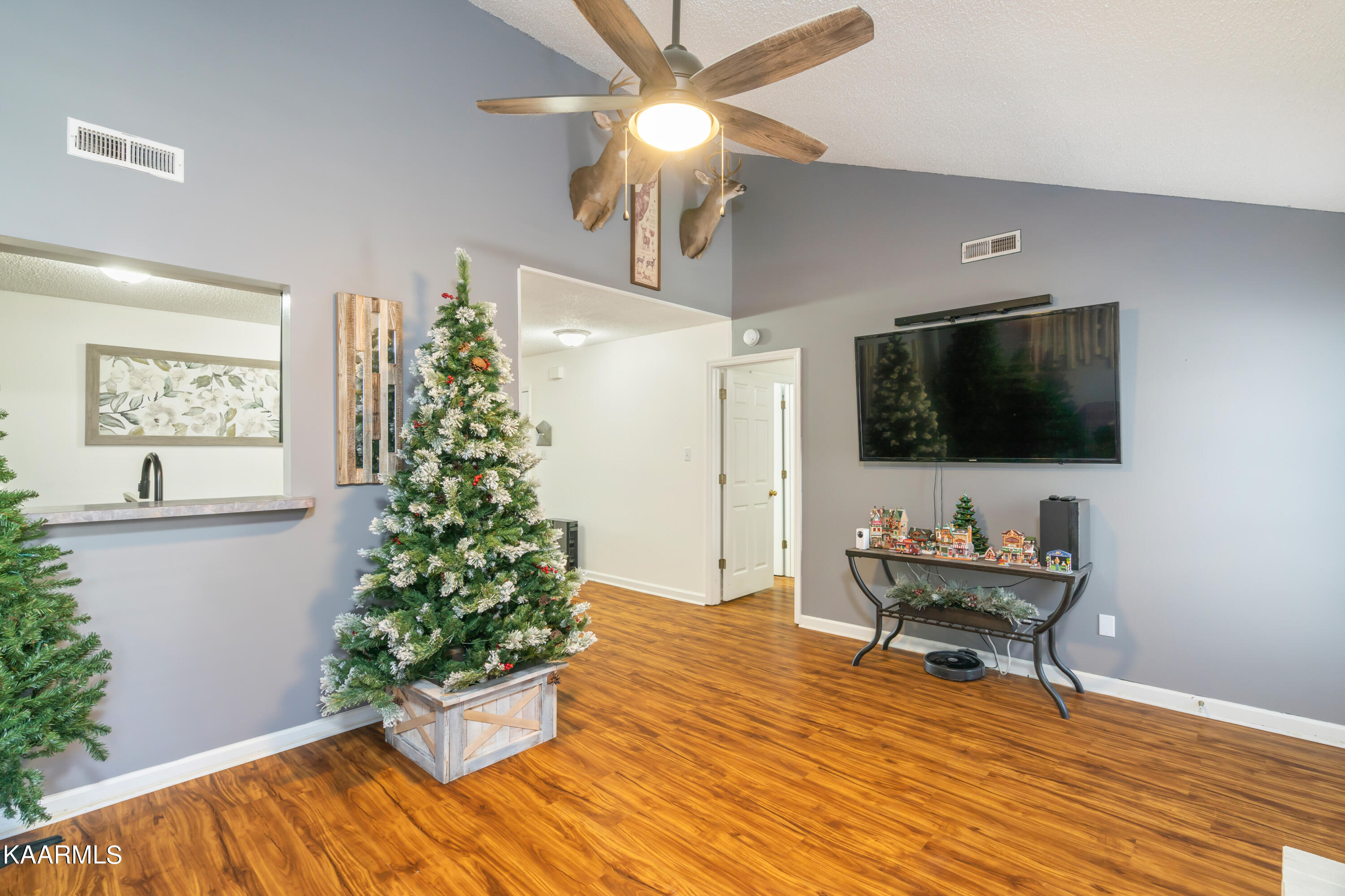 7904 Cavanaugh Way Powell, TN 37849 - Photo 8 of 26 Family Room