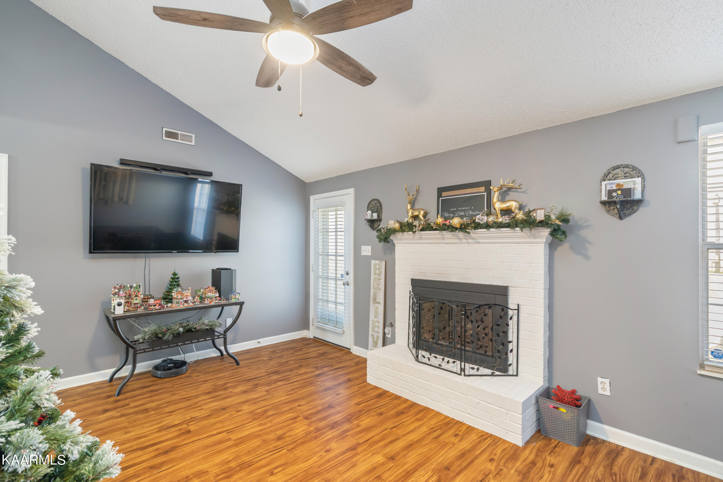 7904 Cavanaugh Way Powell, TN 37849 - Photo 9 of 26 Family Room