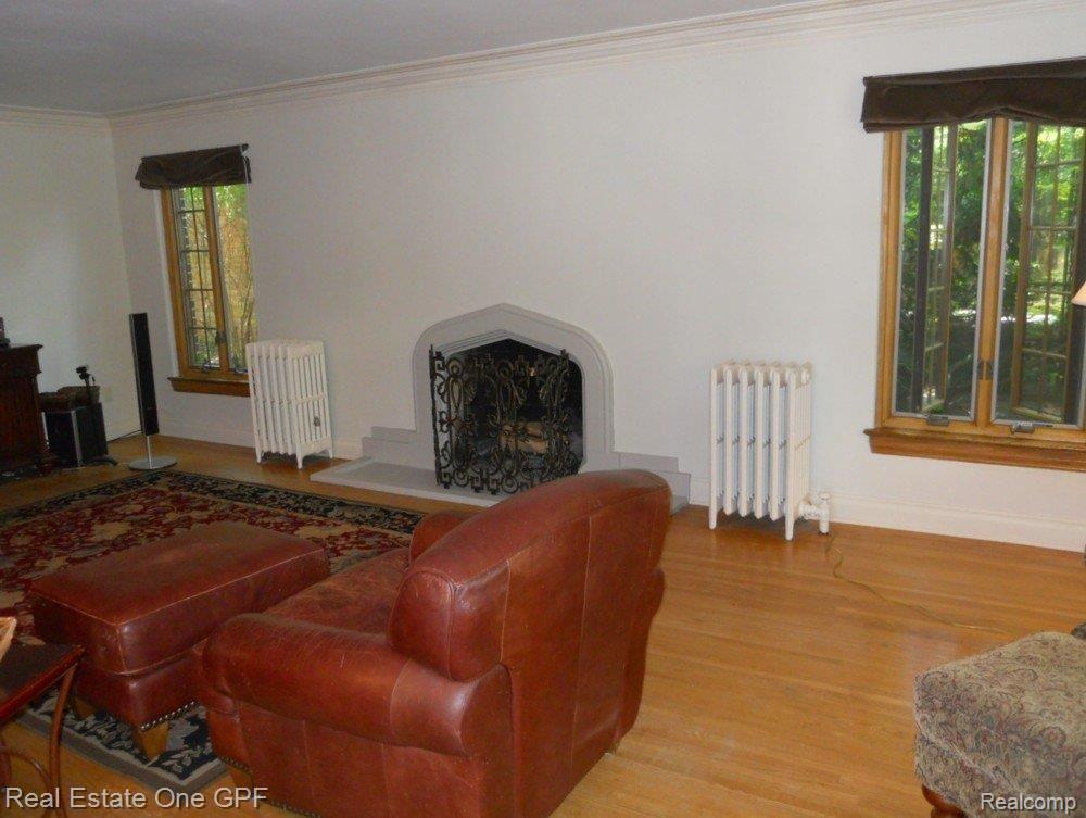 242 Merriweather Road Grosse Pointe, MI 48236 - Photo 7 of 23 4 581 living room